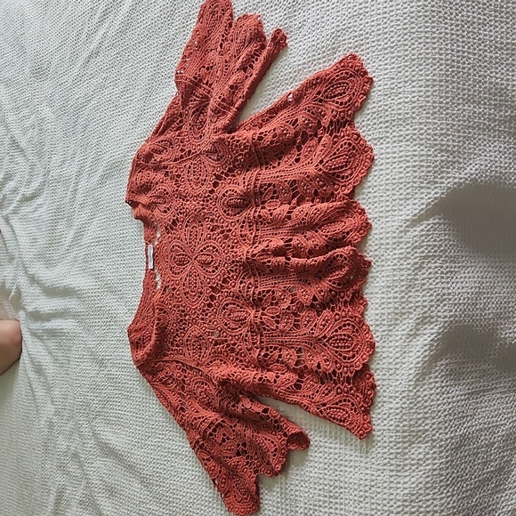 Bluivy Tops - Bluivy coral lace crochet blouse top medium